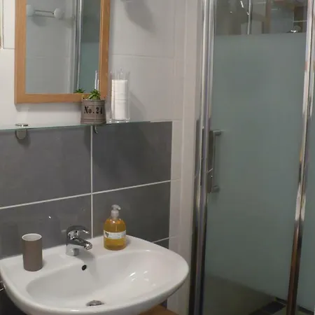 Evadie Apartment Die